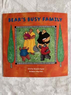 Bear's Busy Family by Stella Blackstone and Debbie Harter (Barefoot Books)